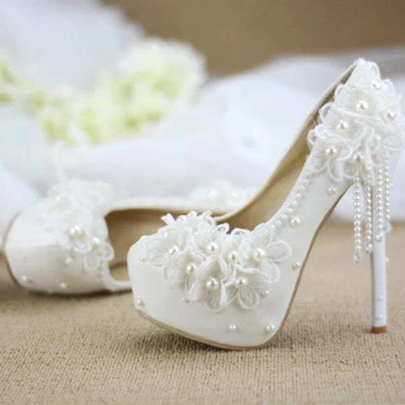 Ivory Pearl Embellished Wedding Bridal Stilletto Heels Pumps NWOT - Picture 4 of 11